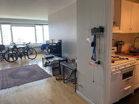 4th image of 392 Central Park W APT 20E