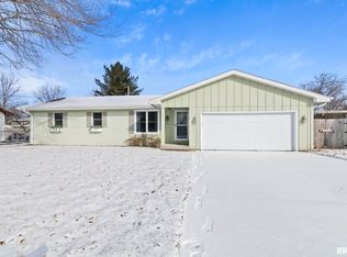 839 Timberhill Dr, Chatham, IL 62629
