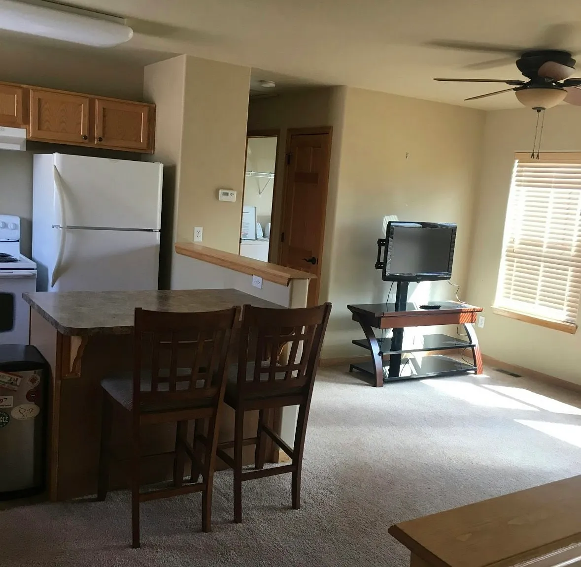 395 Greenhorn Ave, Unit B — Photo 2