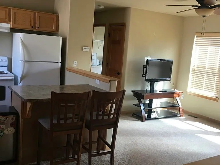 395 Greenhorn Ave #B — Photo 2