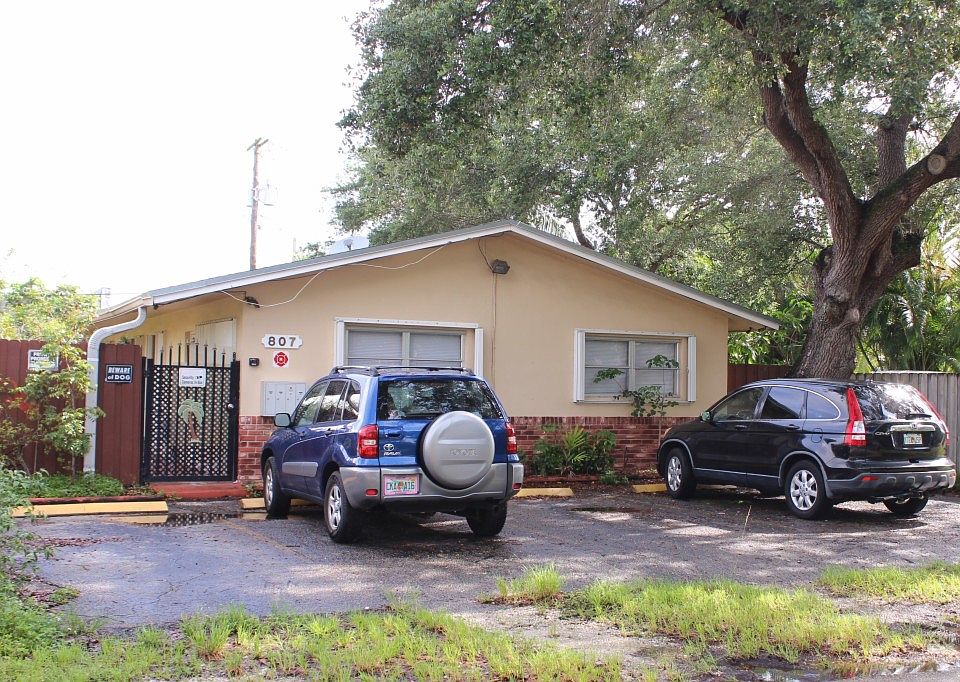 1st image of 807 SW 1st St APT 3
