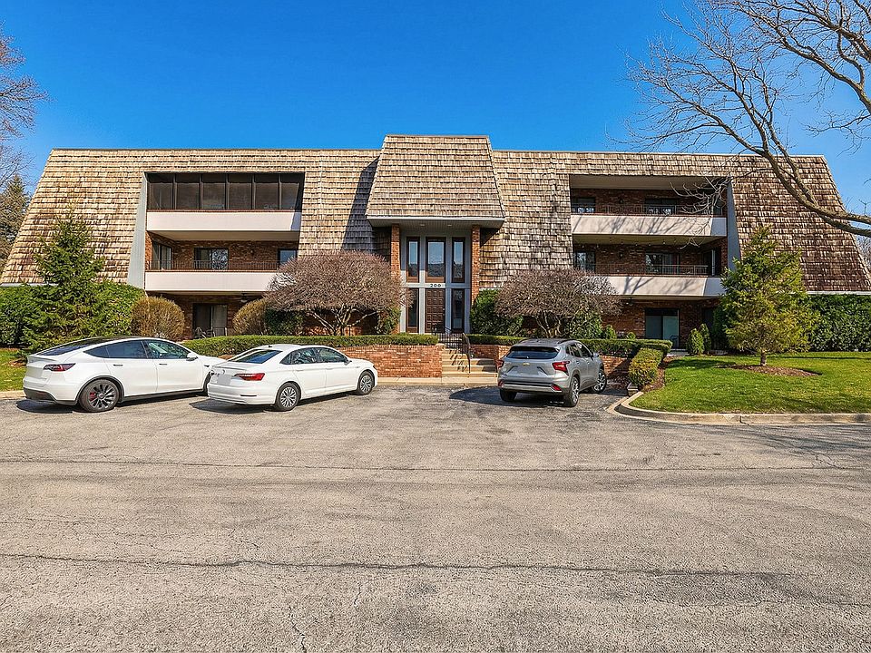 1st image of 200 Red Top Dr APT 302
