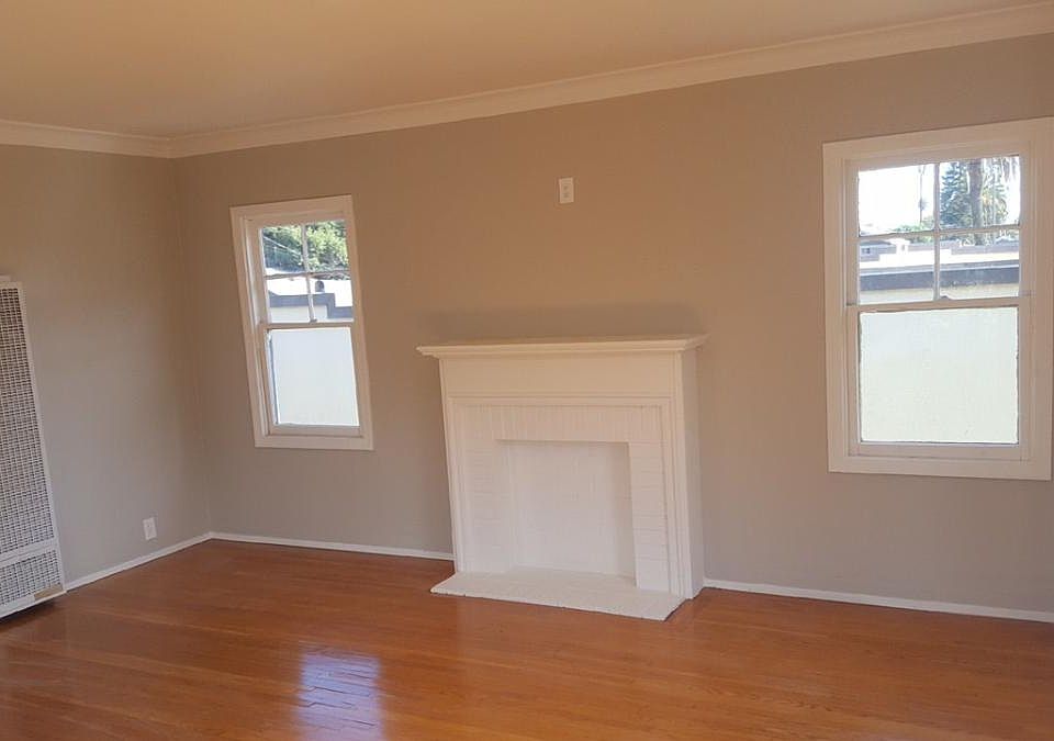 2nd image of 2515 E 8th St