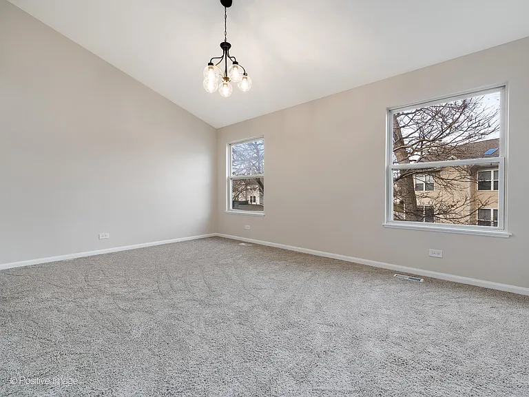 1056 Woodhill Ct — Photo 6