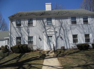 317 Stowe Ln, Monroe Township, NJ 08831