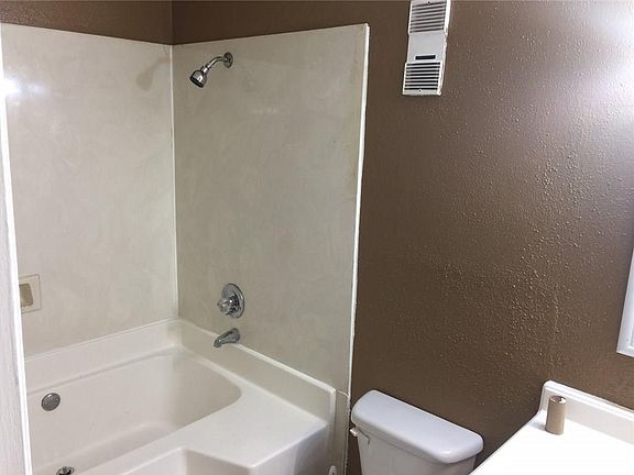 4th image of 3522 Vespasian Blvd