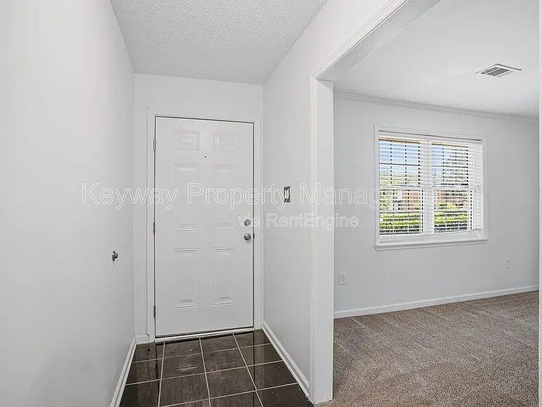 3420 Linderwood Dr — Photo 4