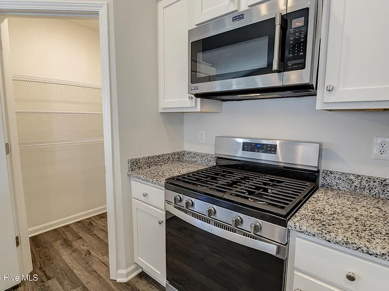 375 Logan St — Photo 11