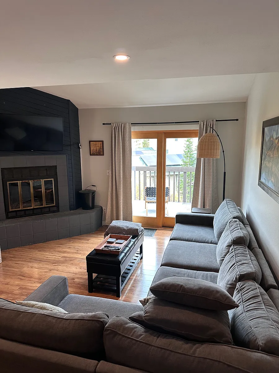 Building Photo - 186 Burgundy Cir