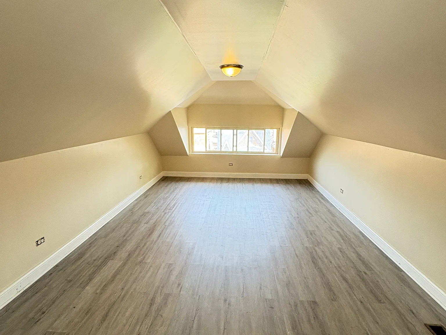 4 bed, $2,200 — Photo 4