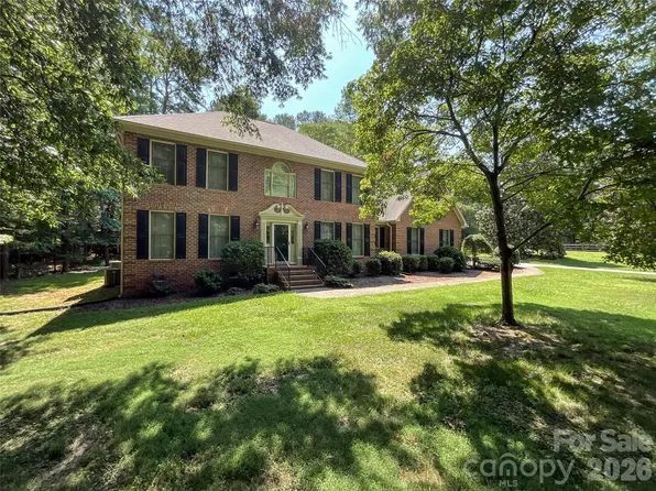 7151 Forest Ridge Rd, Matthews, NC 28104