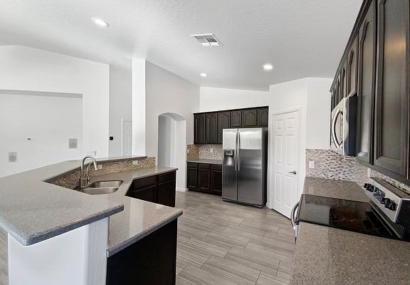3rd image of 649 W Jersey Way
