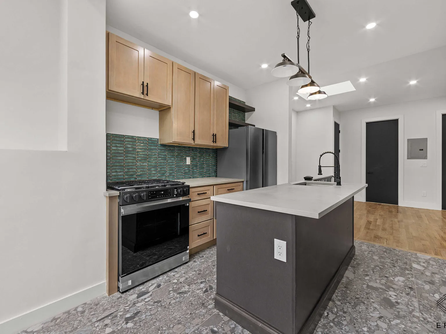108 Marcy Avenue — Photo 4