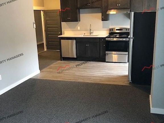 3rd image of 108 E Maple St #303