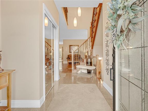 4th image of 365 Valridge Dr