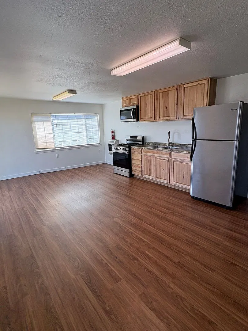 Charming 1 Bedroom, 1 Bathroom Home with Updated Interior! — Photo 3