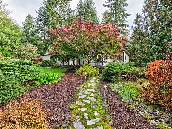 2nd image of 3995 SE Stonehill Ln