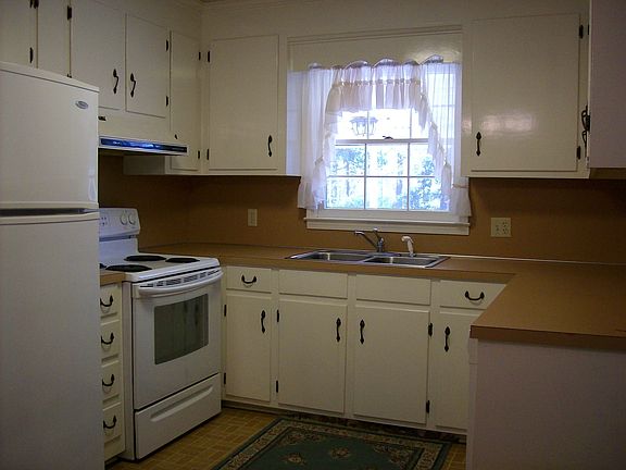 5th image of 411 Deerwood Dr