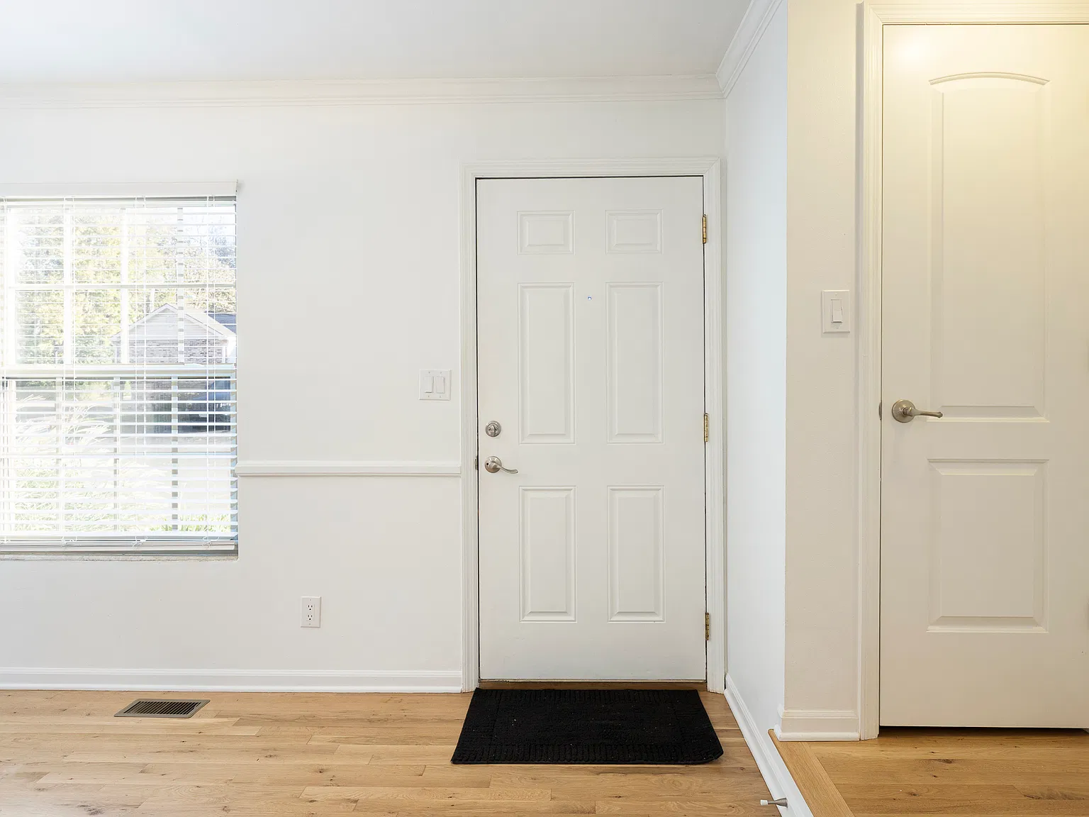 2 bed, 1.5 bath, 1056 sqft, $1,995 — Photo 4