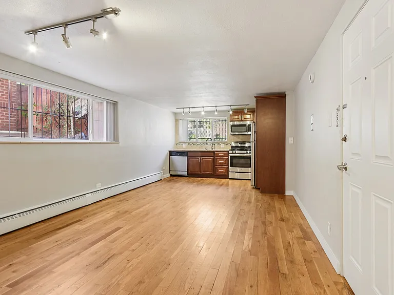 1580 Detroit St — Photo 14