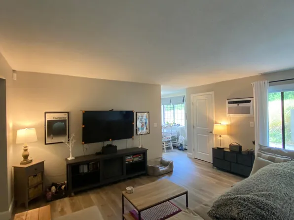 2100 Skyline Dr Unit 1, Lowell, MA 01854