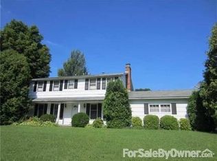 9 Squirrels Heath Rd, Fairport, NY 14450