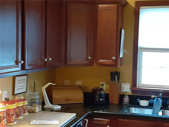 3rd image of 6290 Meadowland Cir