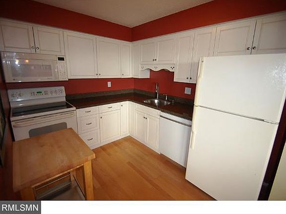 3rd image of 78 10th St E Unit 2610