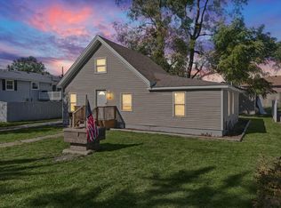 409 W Warren St, Le Roy, IL 61752