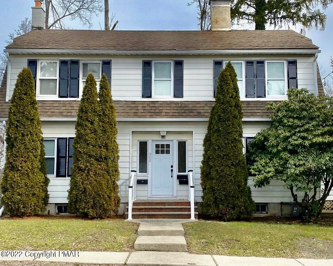 3 bed, 1.0 bath, 1032 sqft, $1,750 — Photo 1