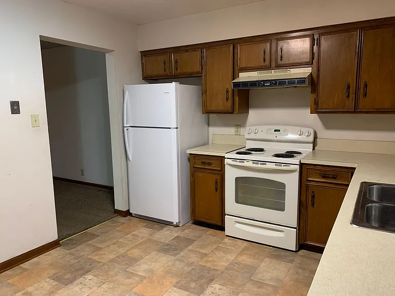 423-427 W Elk St — Photo 5