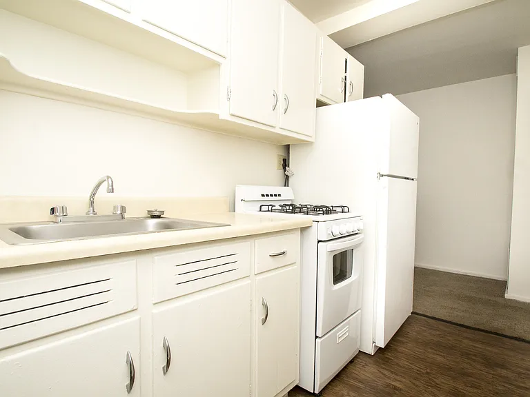 Clifton Woods Apartments — Photo 74