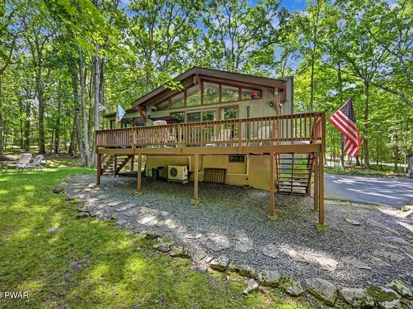 198 Upper Lakeview Dr, Hawley, PA 18428