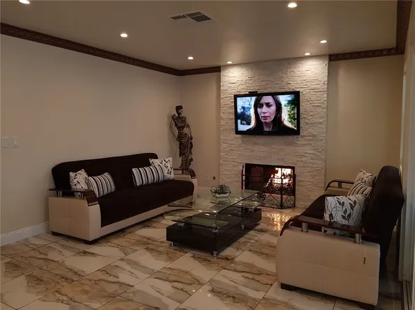 7824 Emerald Harbor Ct, Las Vegas, NV 89128