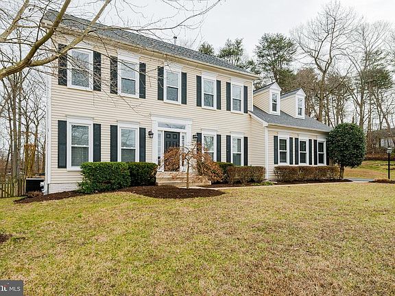 4th image of 105 Longfellow Dr
