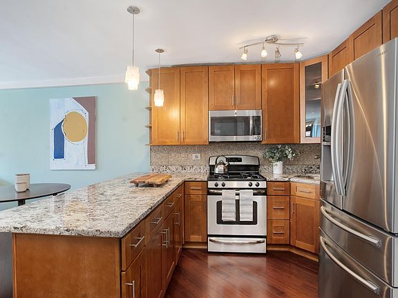 3rd image of 235 E 57th St #10AB