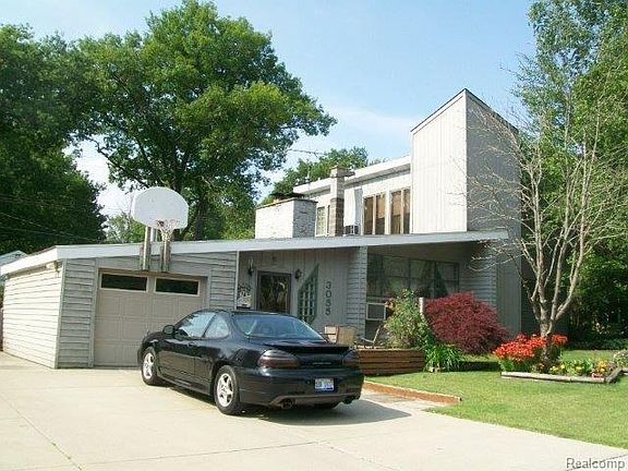 2nd image of 3055 Sylvan Dr
