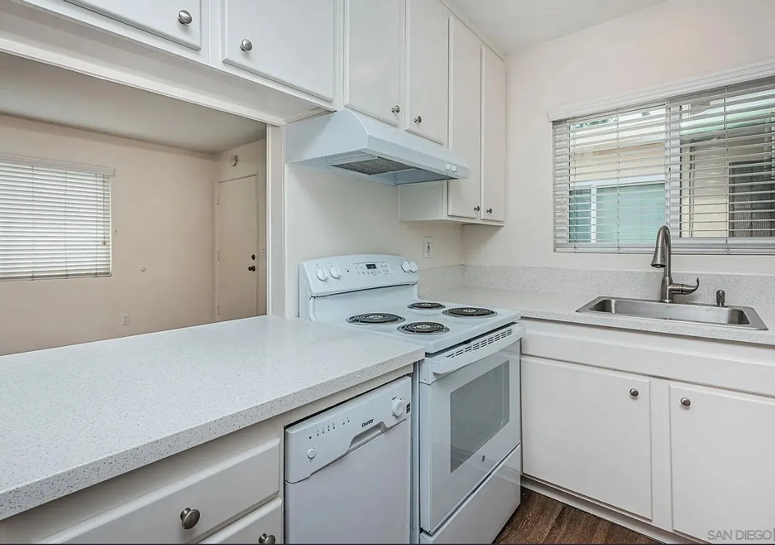 Spacious 1br/1ba- Prime Location Near Kensington And Normal Heights! — Photo 4