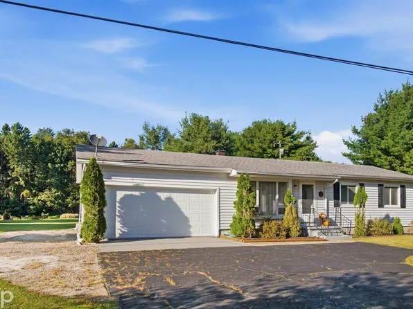 6215 Deckerville Rd, Deckerville, MI 48427