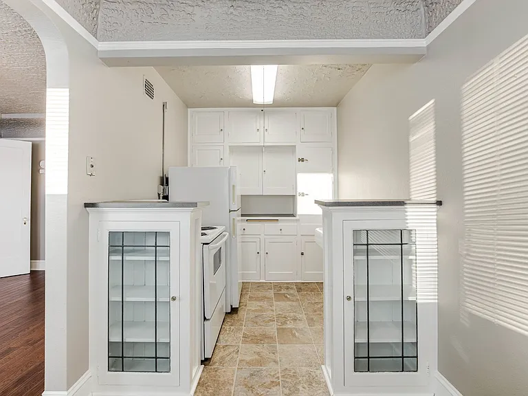 Frances Apts — Photo 11