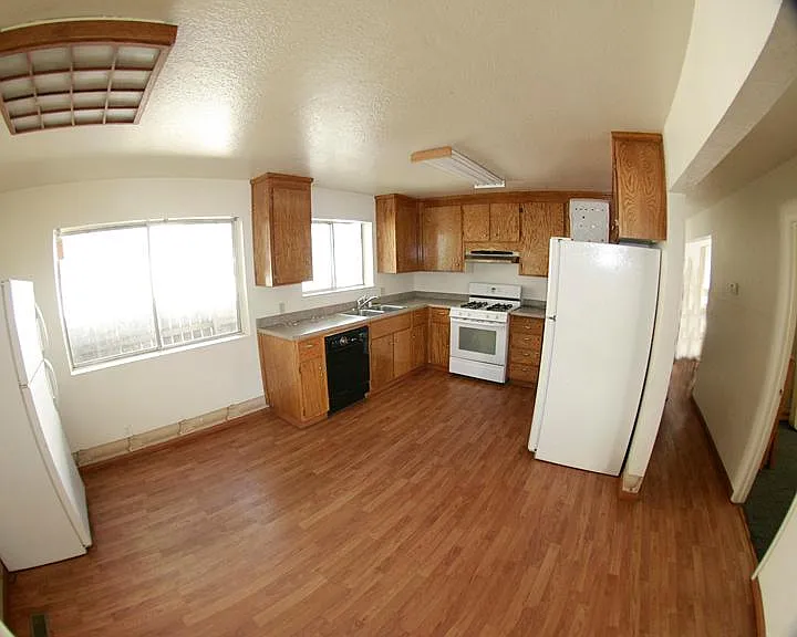 1 bed, 4.5 bath, 2900 sqft, $1,340 — Photo 2
