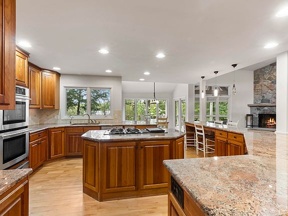 4th image of 10376 Harmony Dr