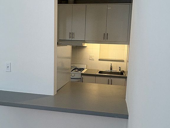 3rd image of 124 E 85th St APT 5R