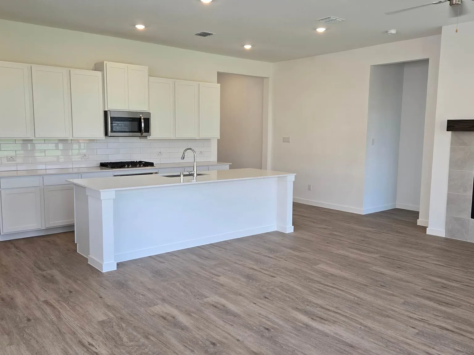4 bed, 2177 sqft, $2,580 — Photo 4