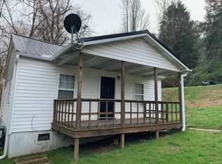 229 Easter Rd, Nitro, WV 25143