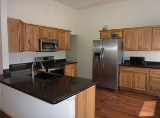 118 Farquhar St, Navasota, TX 77868
