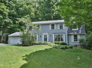 100 Bent Oak Trl, Fairport, NY 14450