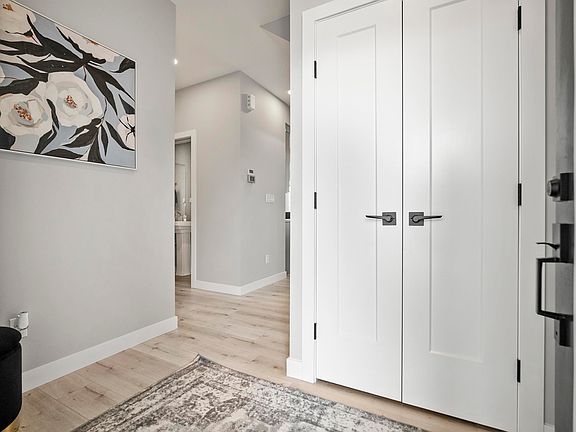 3rd image of 20 Roberts Close