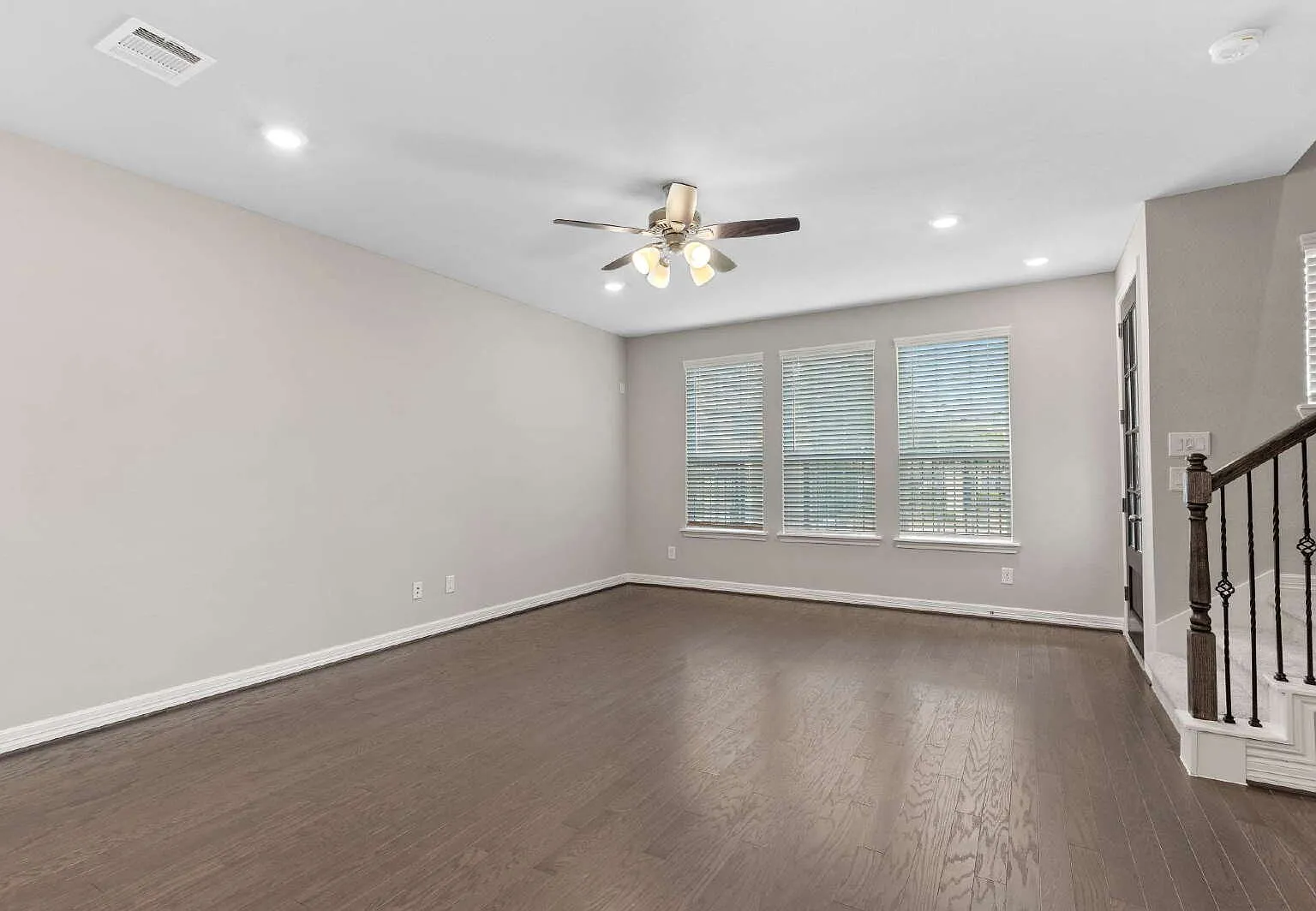 3 bed, 2.0 bath, 1619 sqft, $2,400 — Photo 3