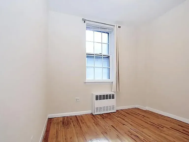 244 W 20th St #1R — Photo 5